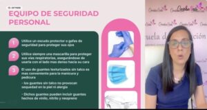 Sara Orozco explicando el equipo de seguridad personal en una clase de pedicura profesional.