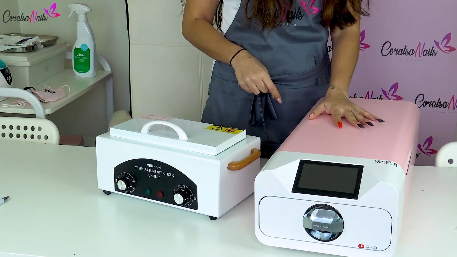 Equipo de calor seco a la izquierda y autoclave a la derecha durante una clase de Sara