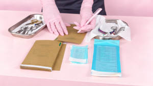 Identificación de una bolsa de esterilización vacía antes de introducir el instrumental