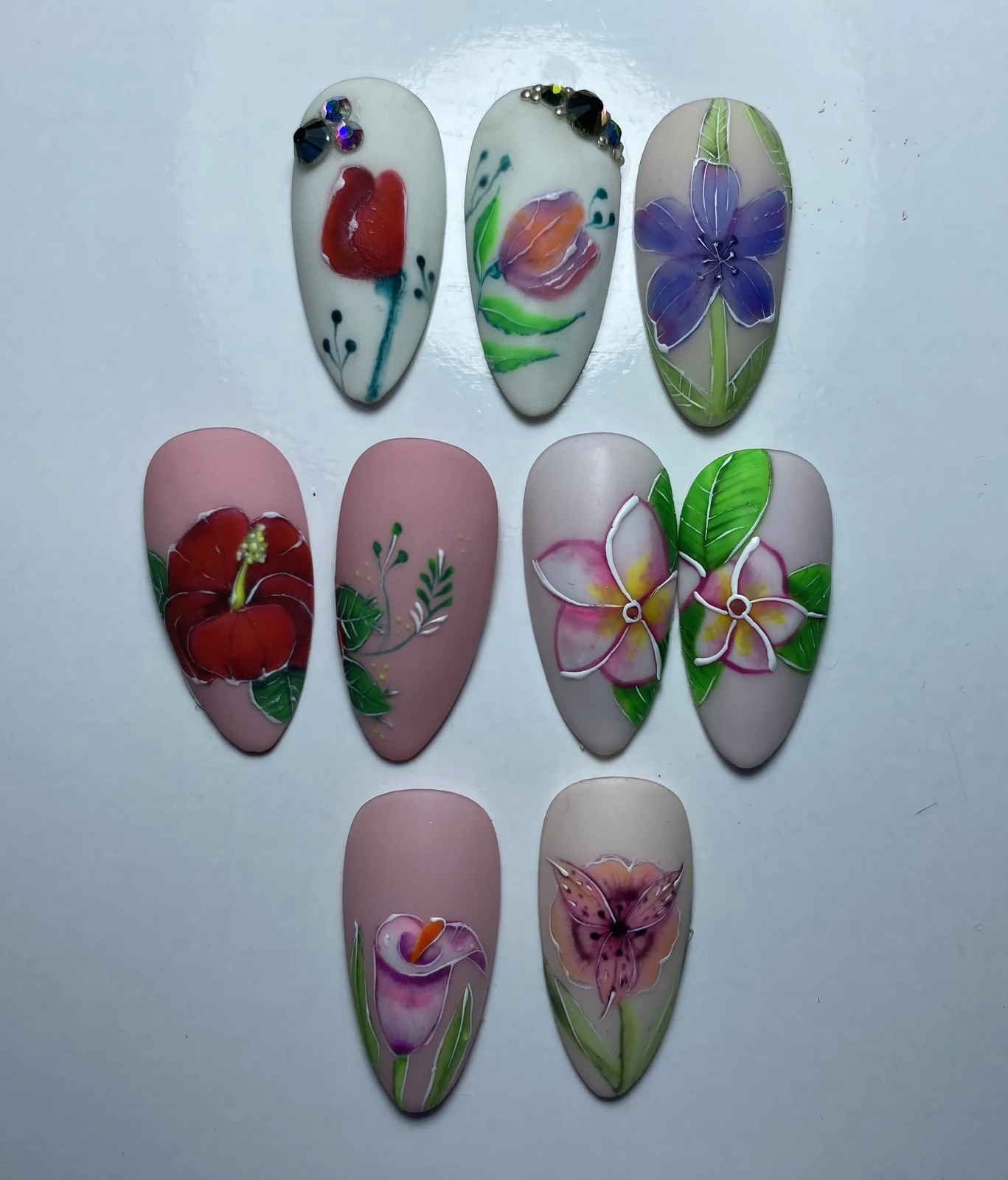 Colección de flores realizada por alumnas sobre nueve tips