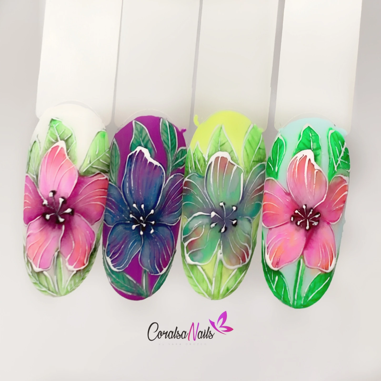 Diseños florales del curso en cuatro combinaciones de color